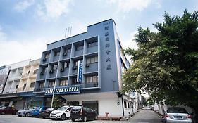 Sakura Hotel  3*